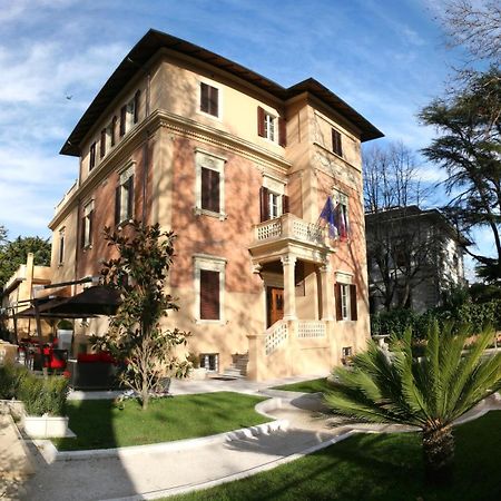 Unahotels Villa Dei Platani Фолиньо Екстериор снимка