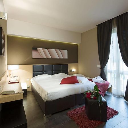 Unahotels Villa Dei Platani Фолиньо Екстериор снимка
