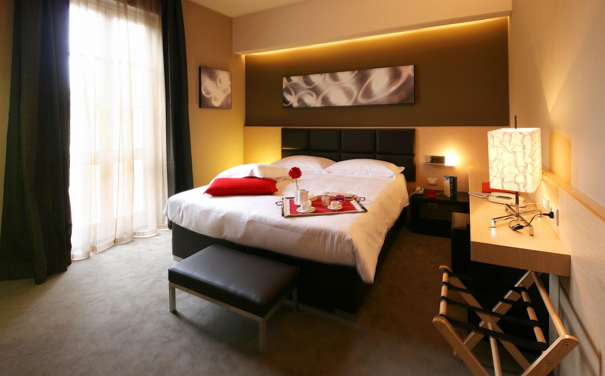 Unahotels Villa Dei Platani Фолиньо Екстериор снимка