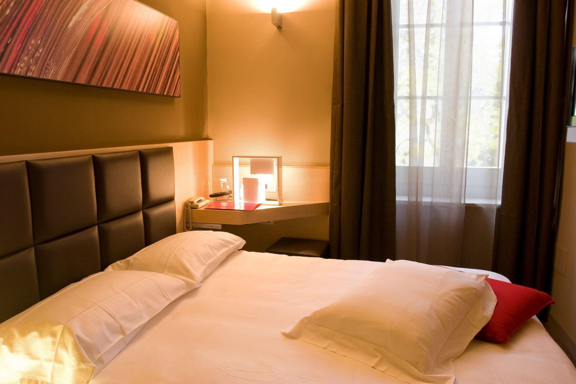 Unahotels Villa Dei Platani Фолиньо Екстериор снимка
