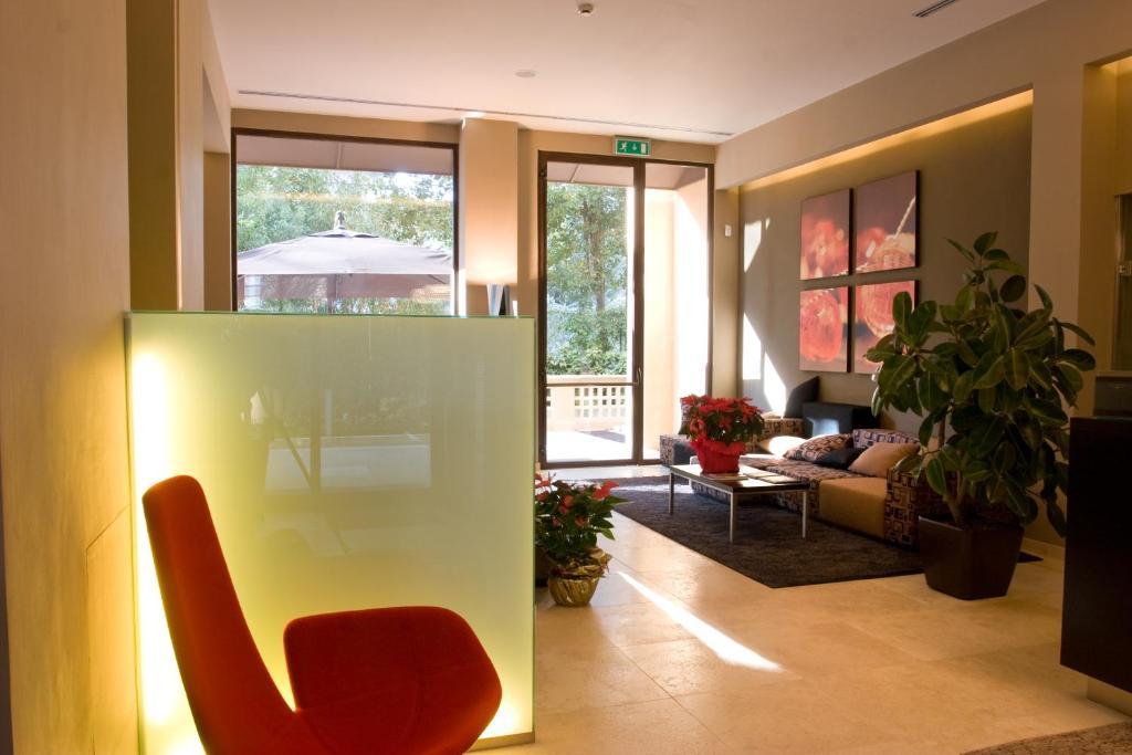 Unahotels Villa Dei Platani Фолиньо Екстериор снимка