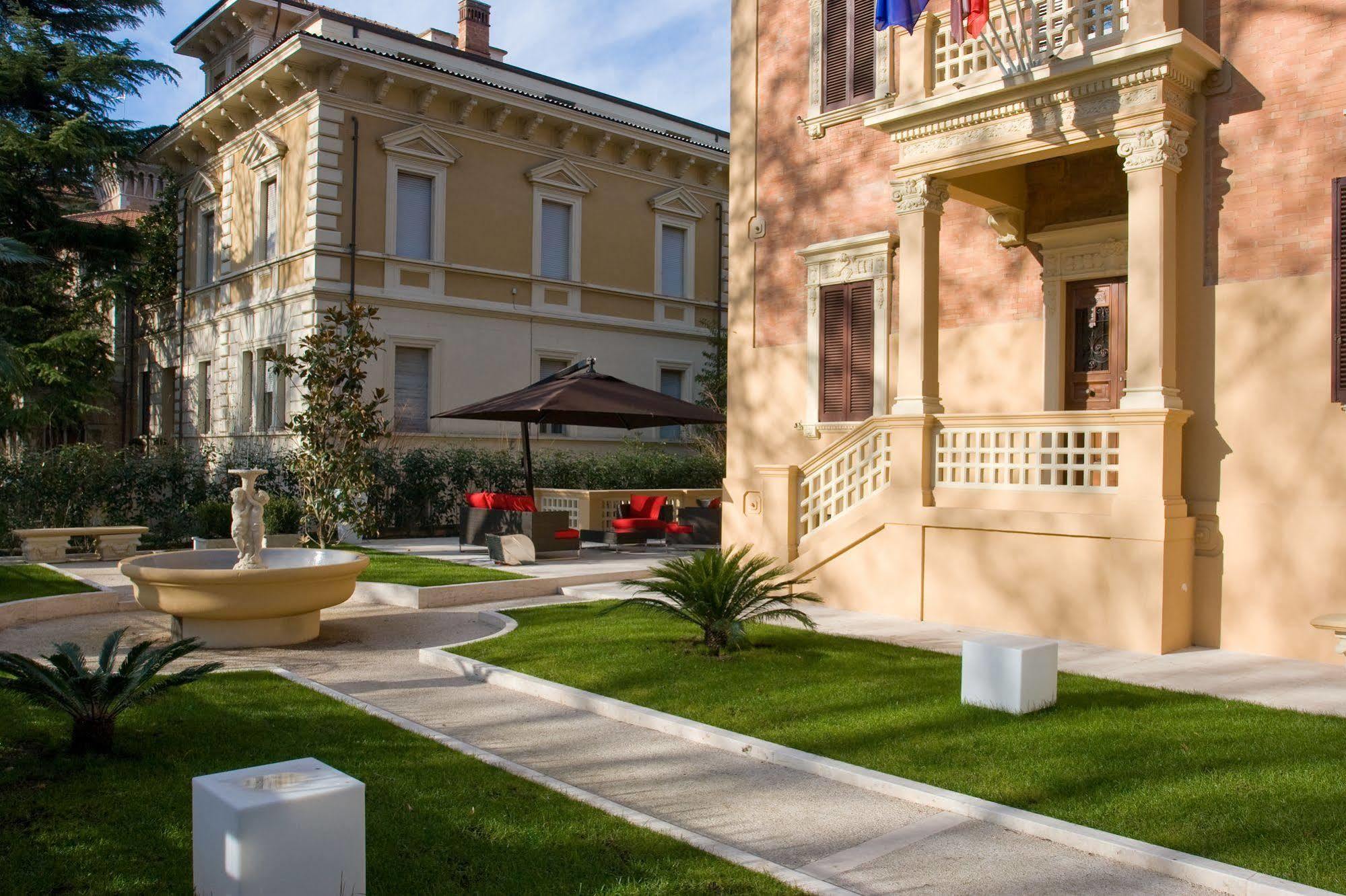 Unahotels Villa Dei Platani Фолиньо Екстериор снимка