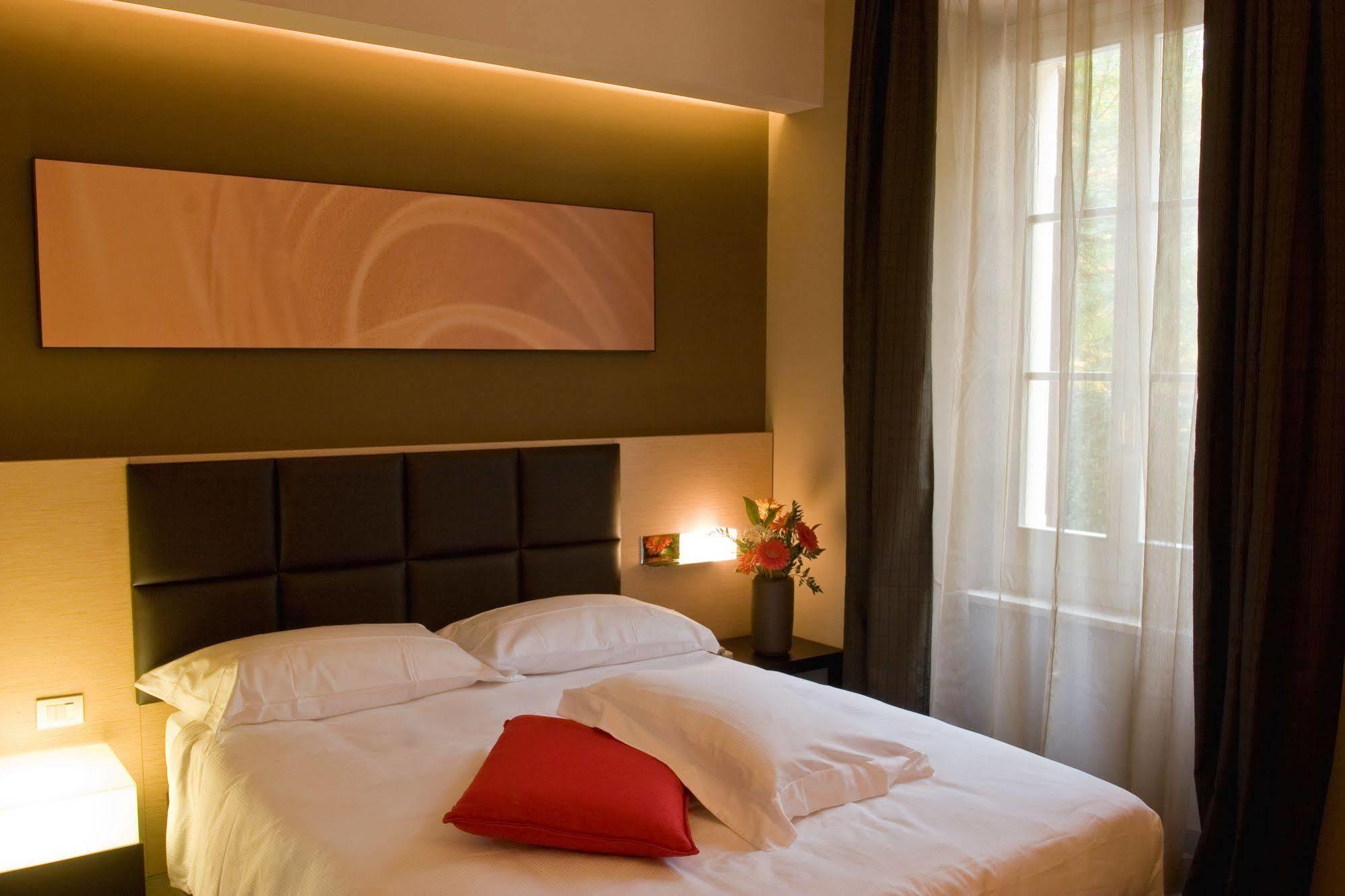 Unahotels Villa Dei Platani Фолиньо Екстериор снимка