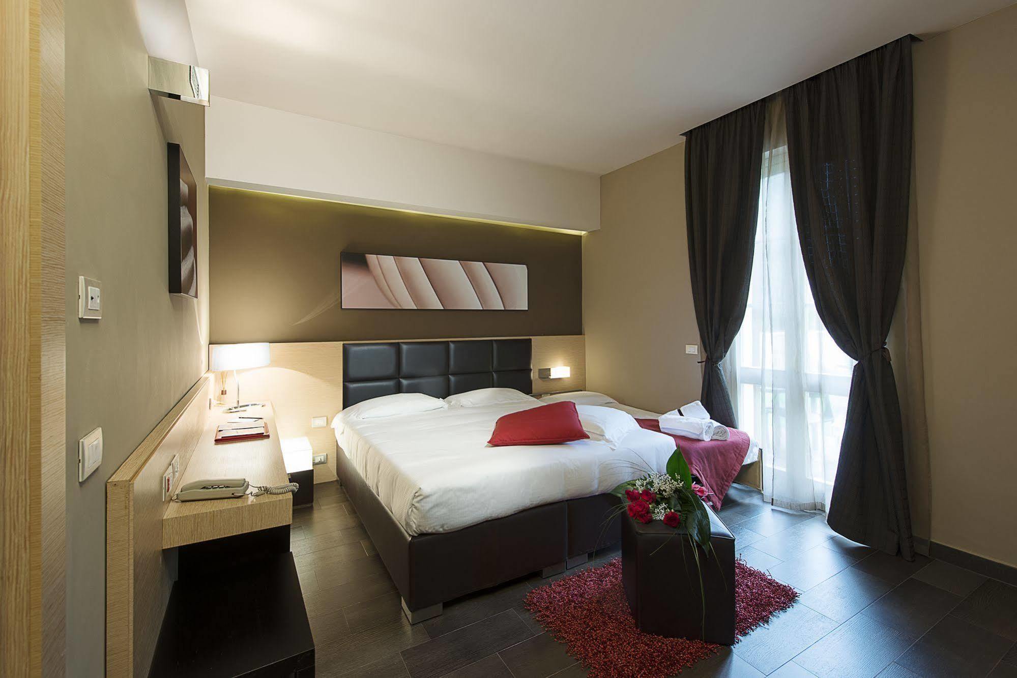 Unahotels Villa Dei Platani Фолиньо Екстериор снимка