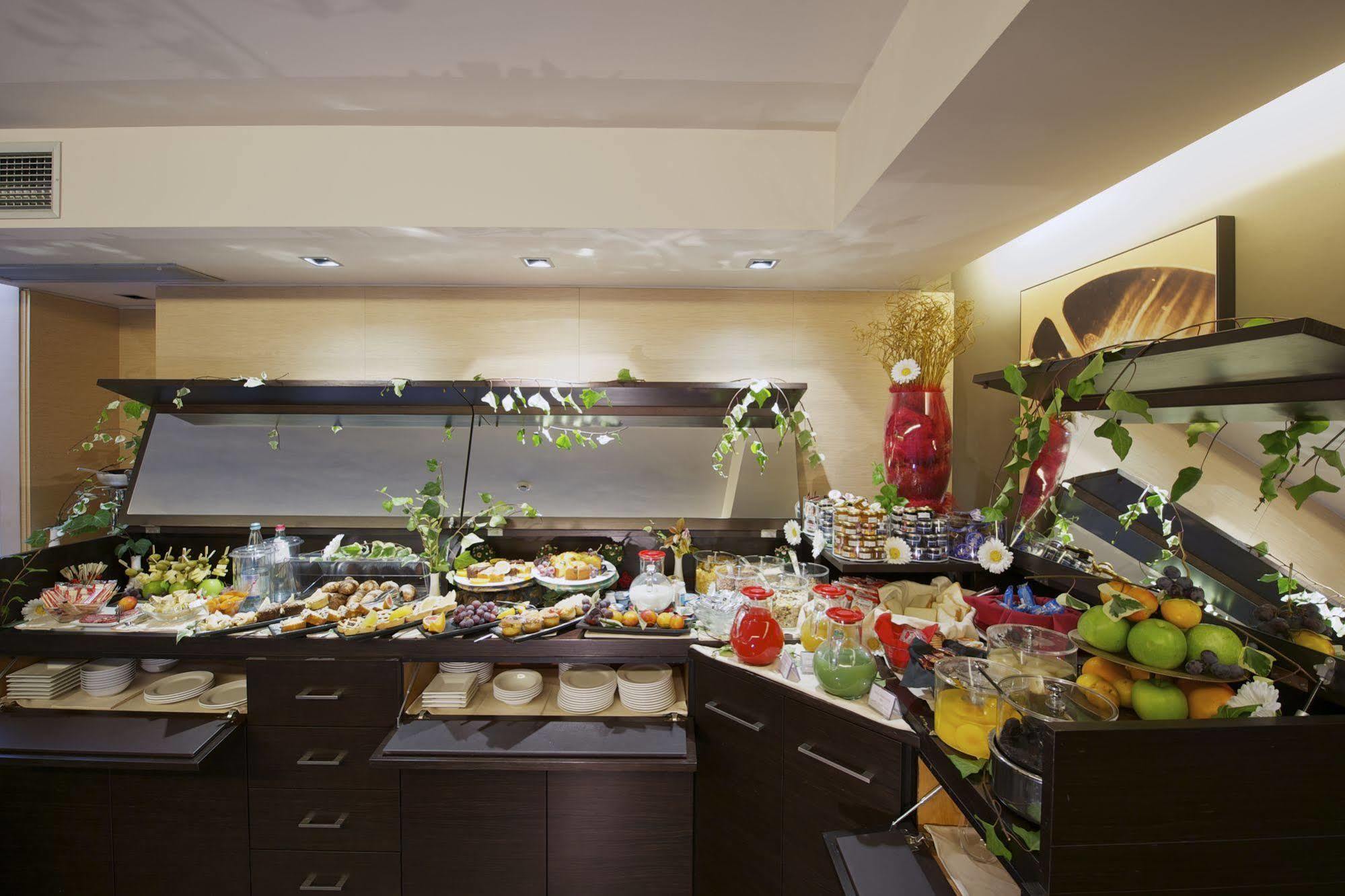 Unahotels Villa Dei Platani Фолиньо Екстериор снимка
