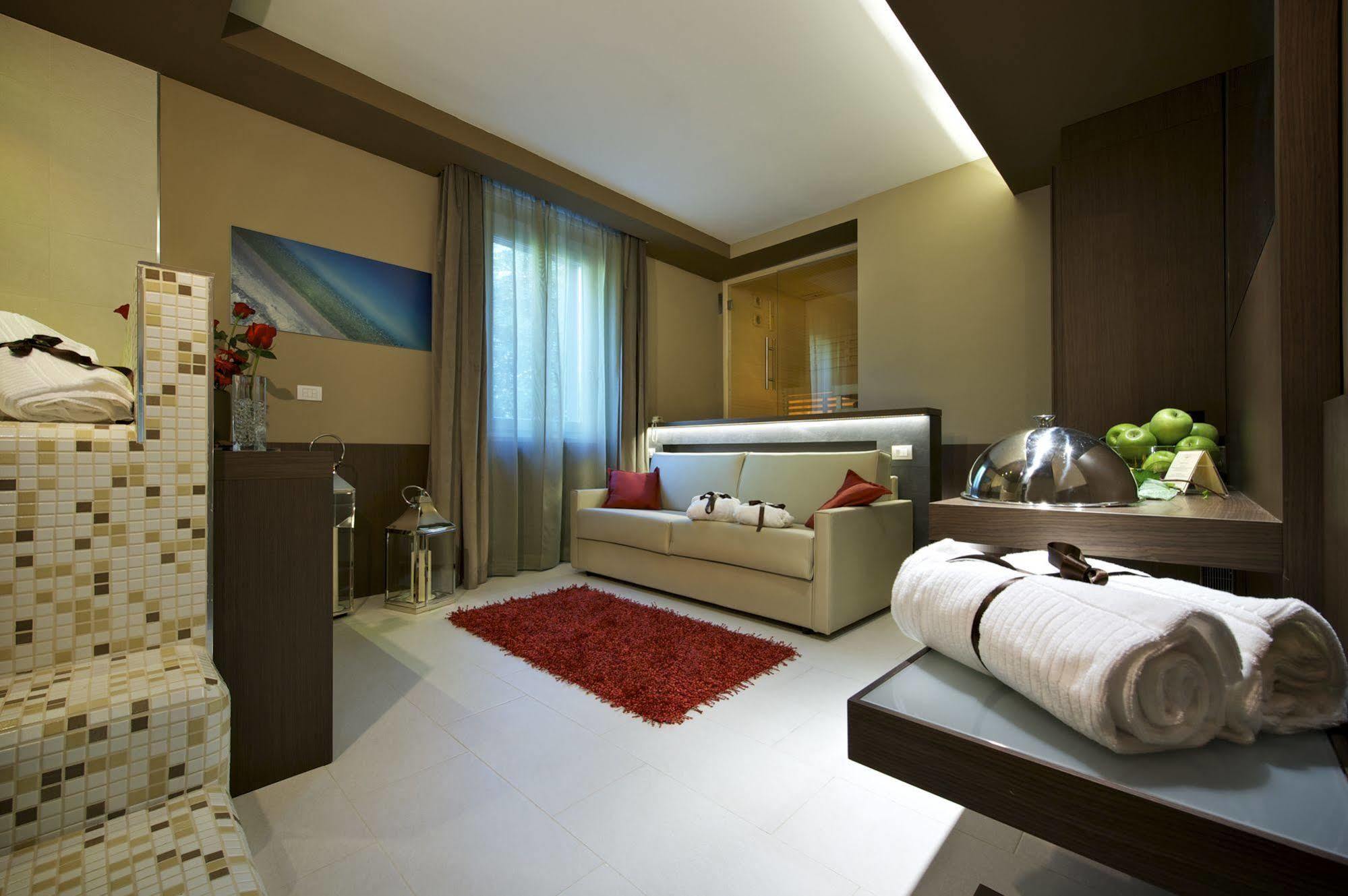 Unahotels Villa Dei Platani Фолиньо Екстериор снимка
