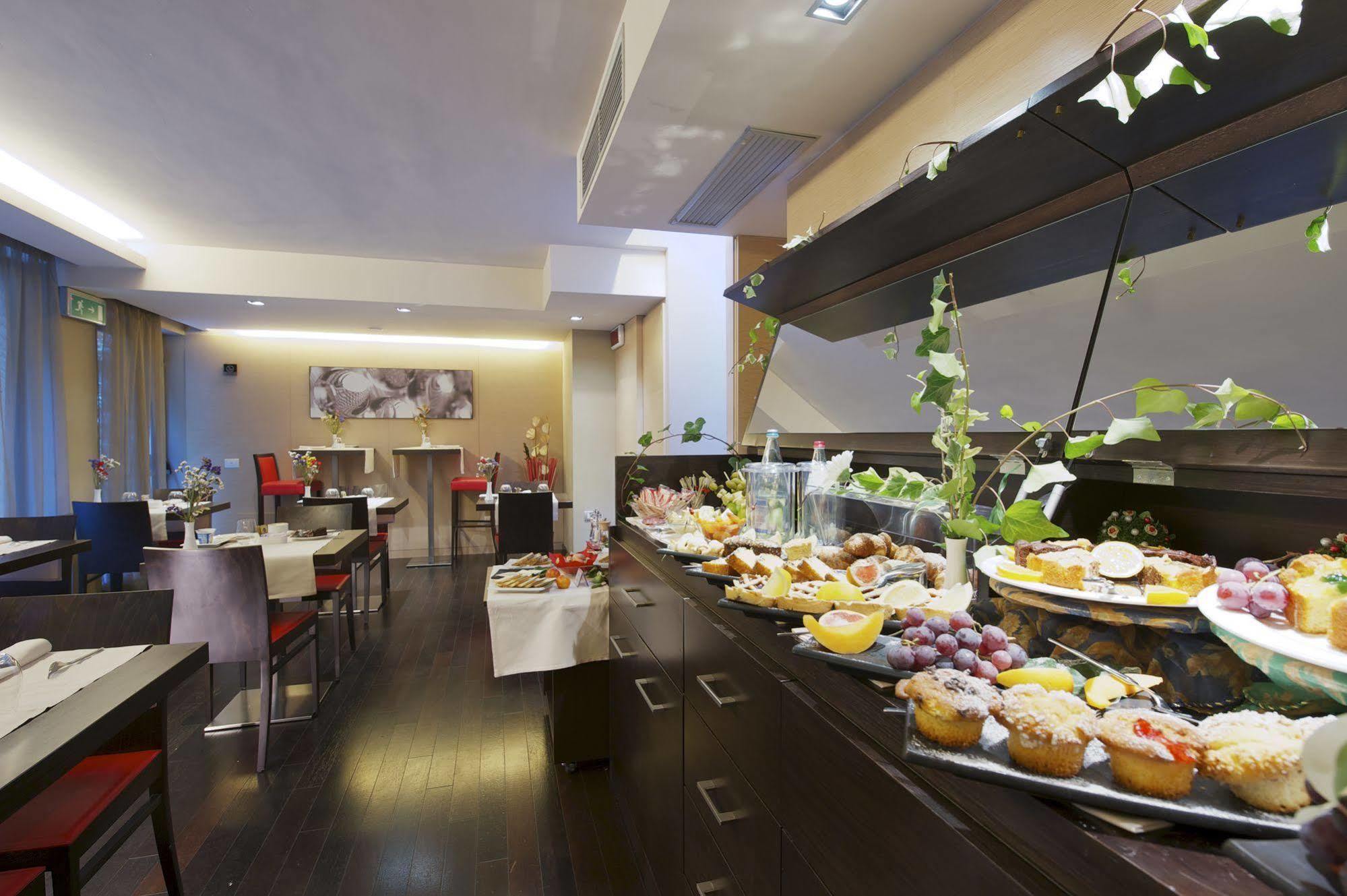 Unahotels Villa Dei Platani Фолиньо Екстериор снимка